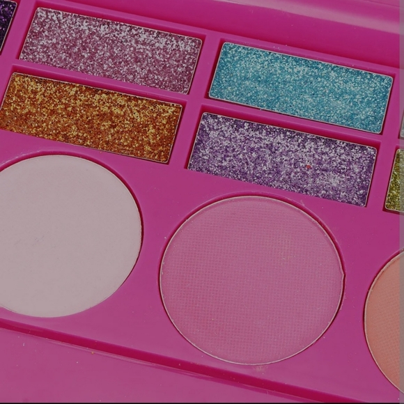Girls Make-Up Pallete - Picture 6 of 9